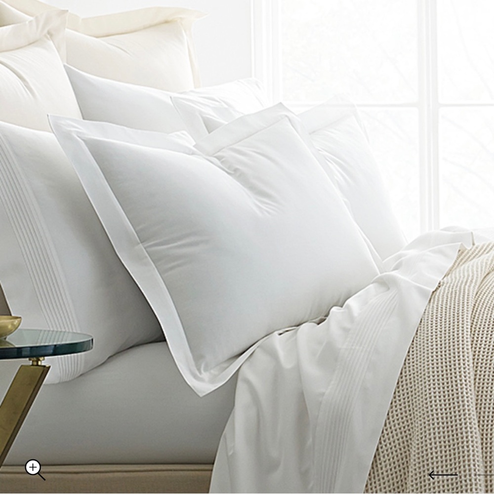 NEW Pair of Boll and Branch White Signature Hemmed Shams